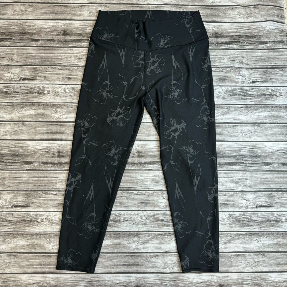 Fabletics Women Floral Leggings Black Grey Gray L LG Large Elastic Crop Athletic